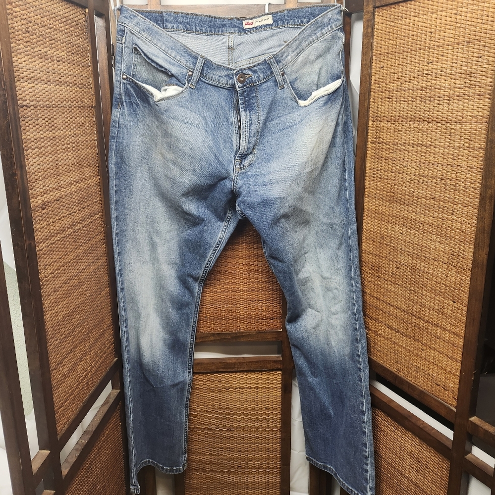 Wrangler relaxed fit jeans